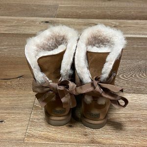 UGG Women’s short Bailey Bow